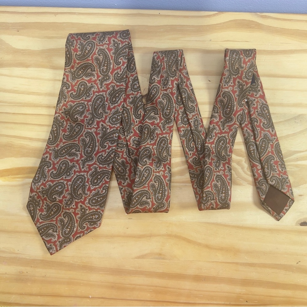 *2/$10* Hughes & Hatcher fiorio Brown and Red Silk Tie